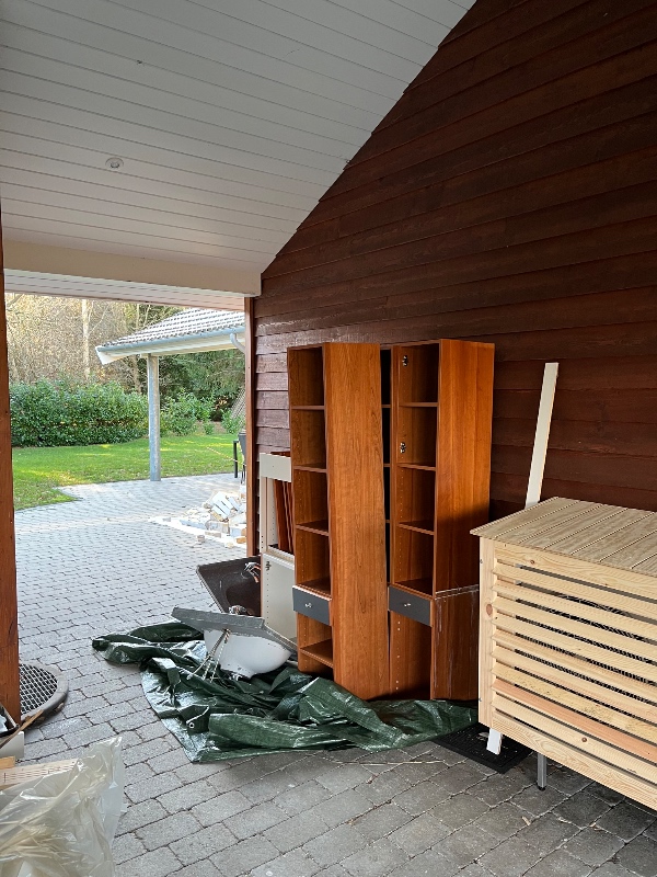 Afhentning af spabad, murbrokker og køkken elementer samt små affald