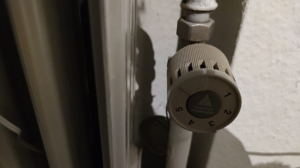 skifte en utæt ventil i en radiator