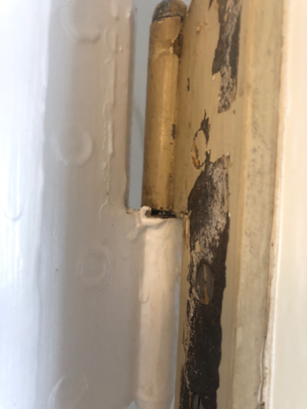 Nye hængsler på dør/tilpasning af dør