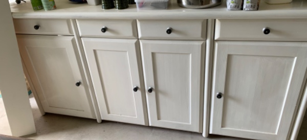 Afhent møbler, træ, højtalere og køre tagplader på lodser. Alt er på foto