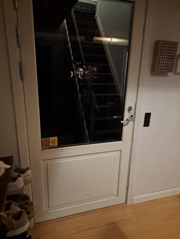 Lavet en kattelem i vores hoveddør