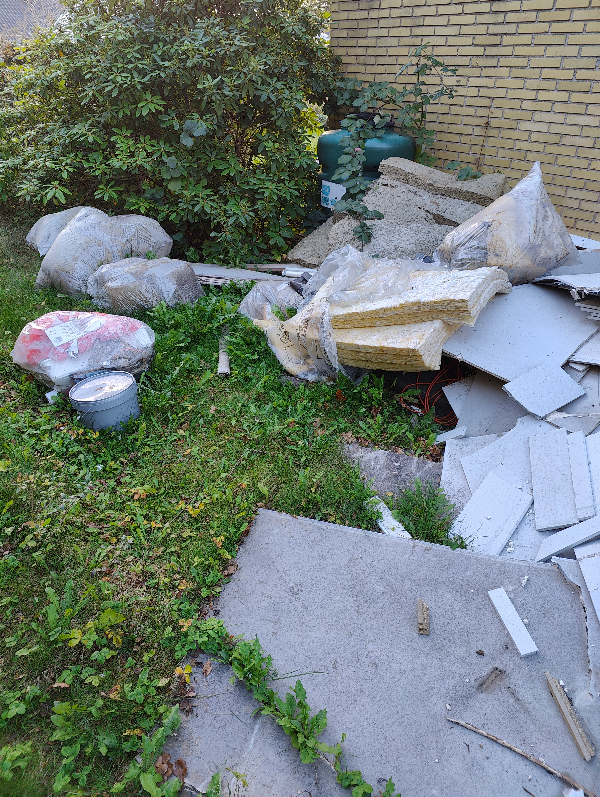 Fjernelse af byggeaffald og haveaffald