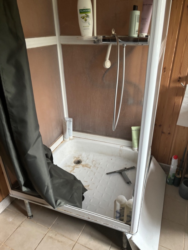 Afmontering og bortkørsel af brusekabine