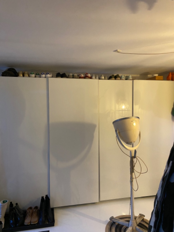 Skilt pax skabe ad,  skal flytte og have den med. 4 stk med skydelåger