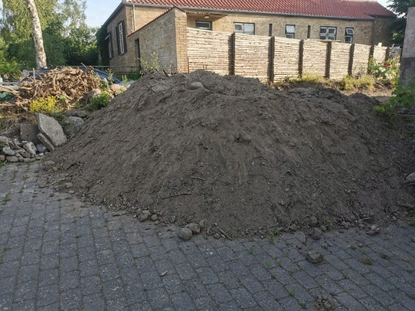 Bortkørsel af jord ca 25 m3