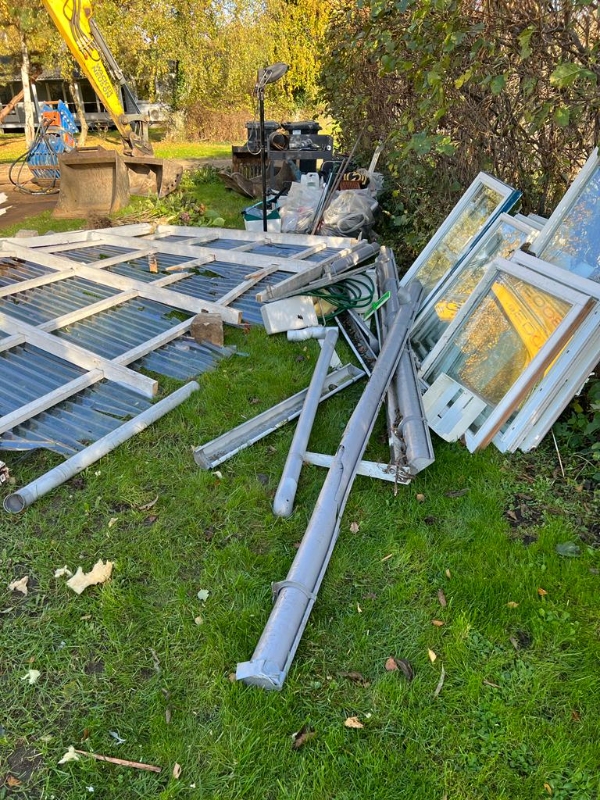 Blandet byggeaffald (nedrevet sommerhus)