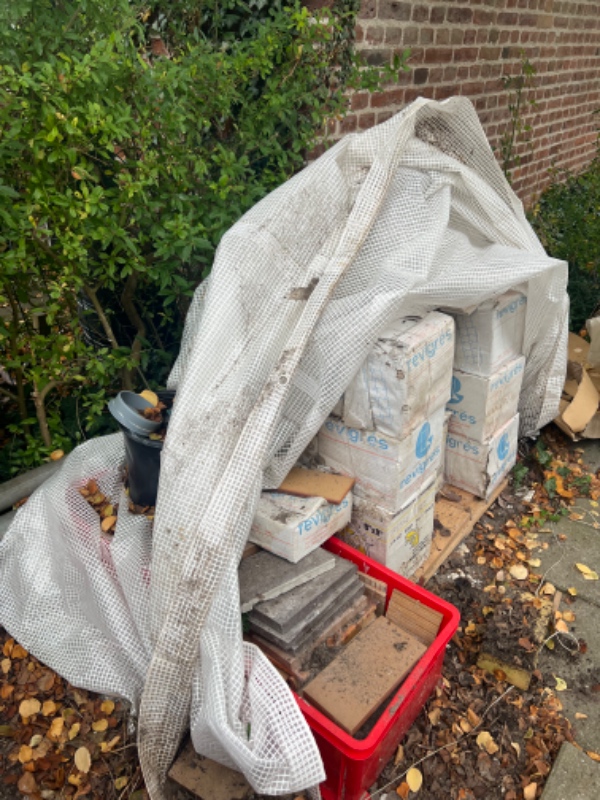 Afhentning og bortskaffelse af træ, isolering og klinker