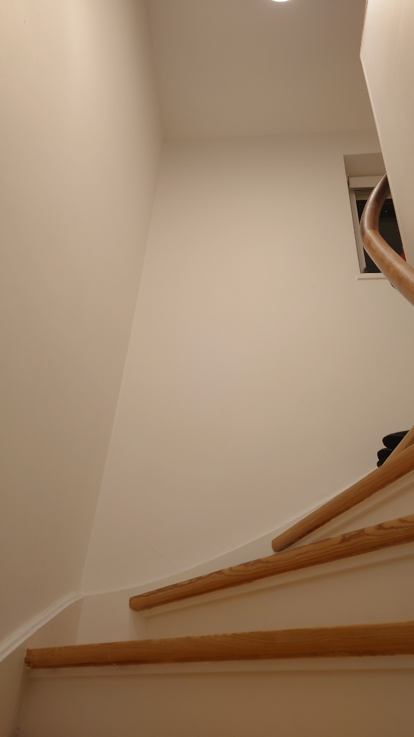 Ophæng af fjernsyn og maleri