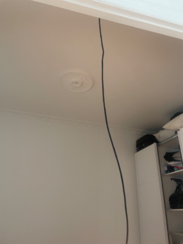 Sætte lampe op i loftet