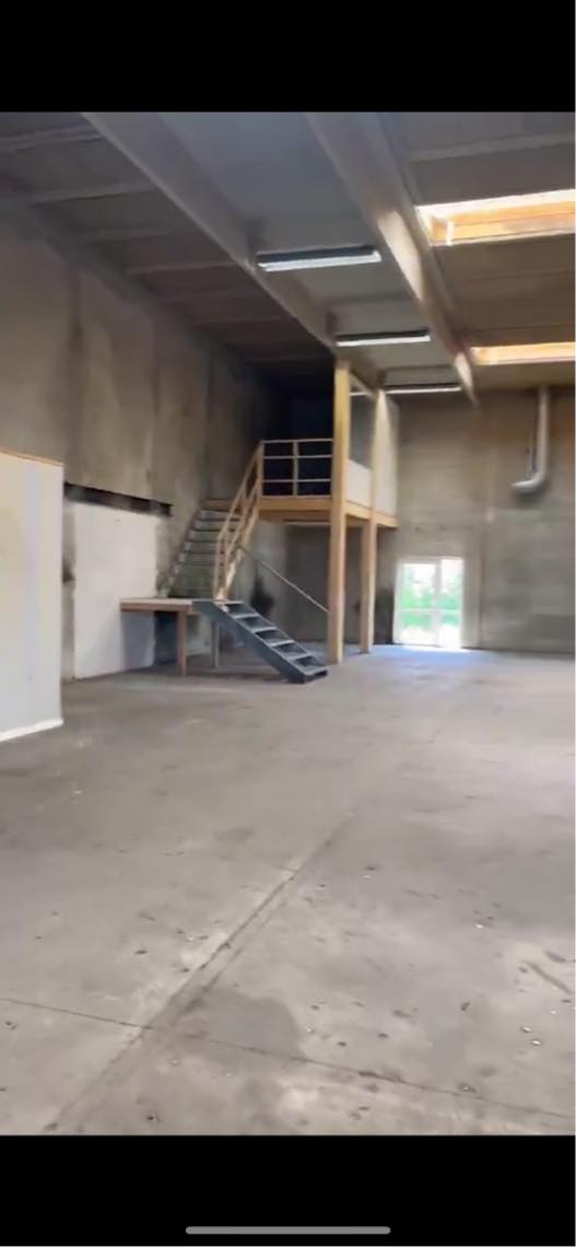 Rengøring på et lager.