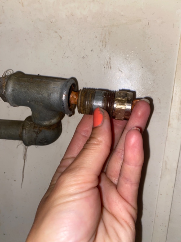 Boret større hul i bordplade til nyt amaratur.