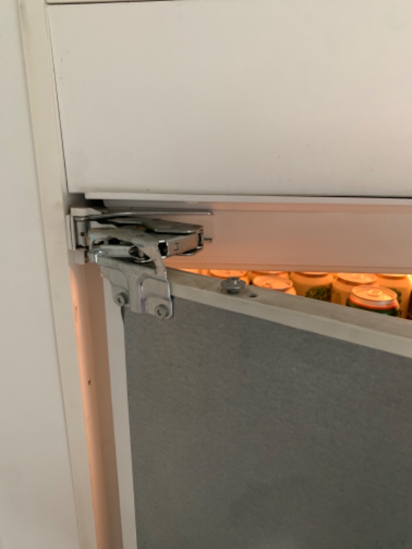 Fixe lågen til mit køleskab, som er gået i stykker