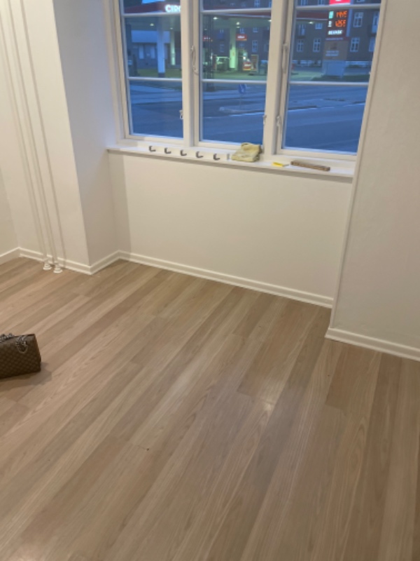 Opsætning af en rulle gardin på 160-165 cm til en klinik og det er kun et vindue