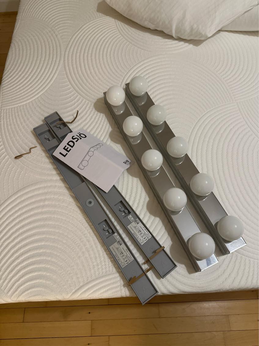 Montering og installation af 2 stk. IKEA Ledsjö lamper samt montering af IKEA Lärbro spejl