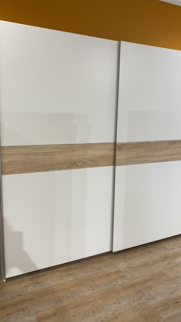 Få samlet mit nye skab