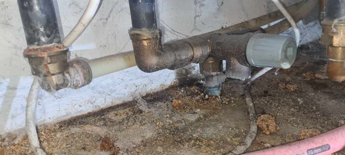 Udskiftning af Overtryksventil under vandvarmer