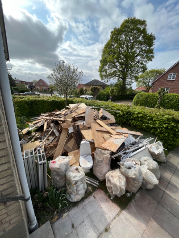 Bortskaffe renoveringsaffald: træ og murbrokker