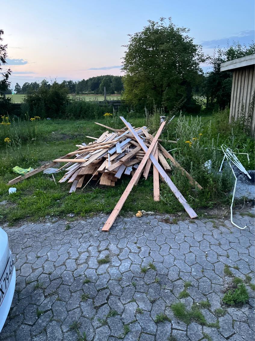 Smide affald ud på genbrugsplads