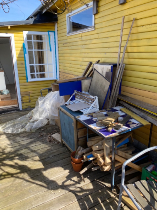 Storskrald, byggeaffald, gamle møbler fra kolononihave i kløvermarken, amager