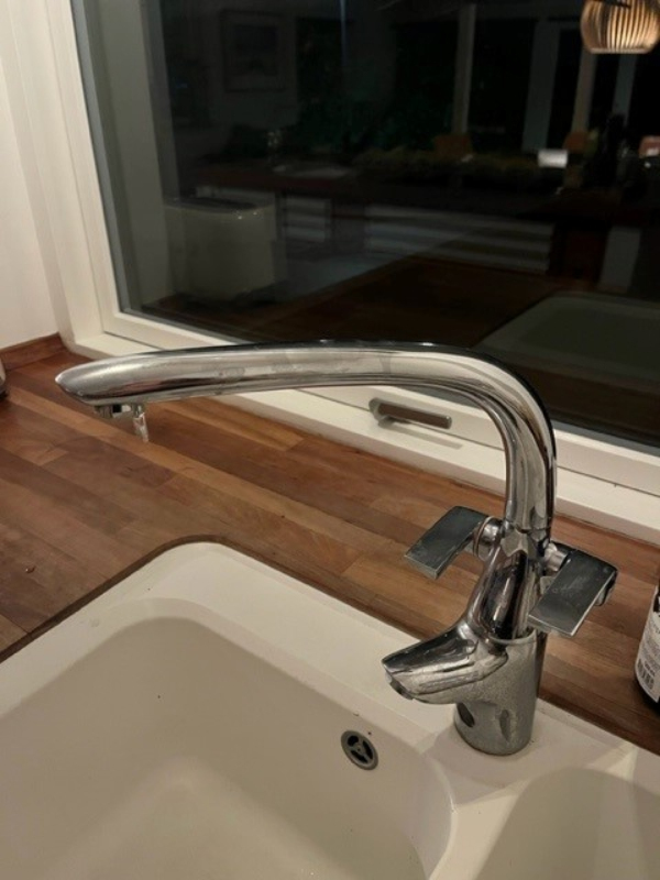 Skiftet pakninger i vandhane i køkken