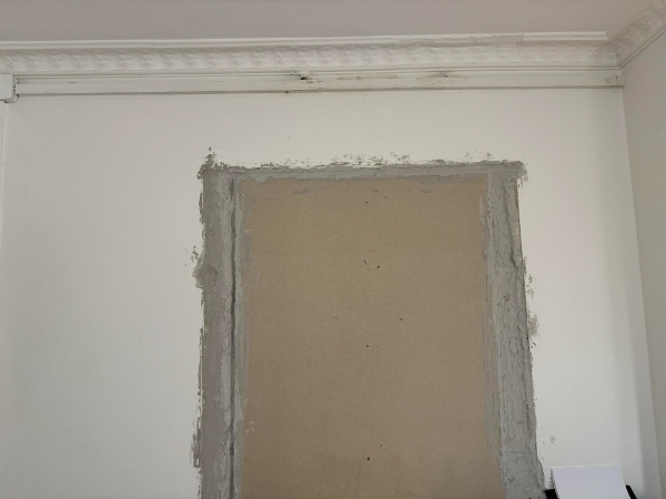 Spartel og maling af væg