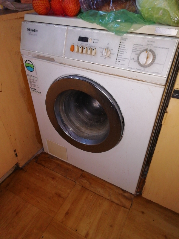 Bortkørsel af 4 hårde hvidevarer og et jer badekar til skrot fra 3 sal