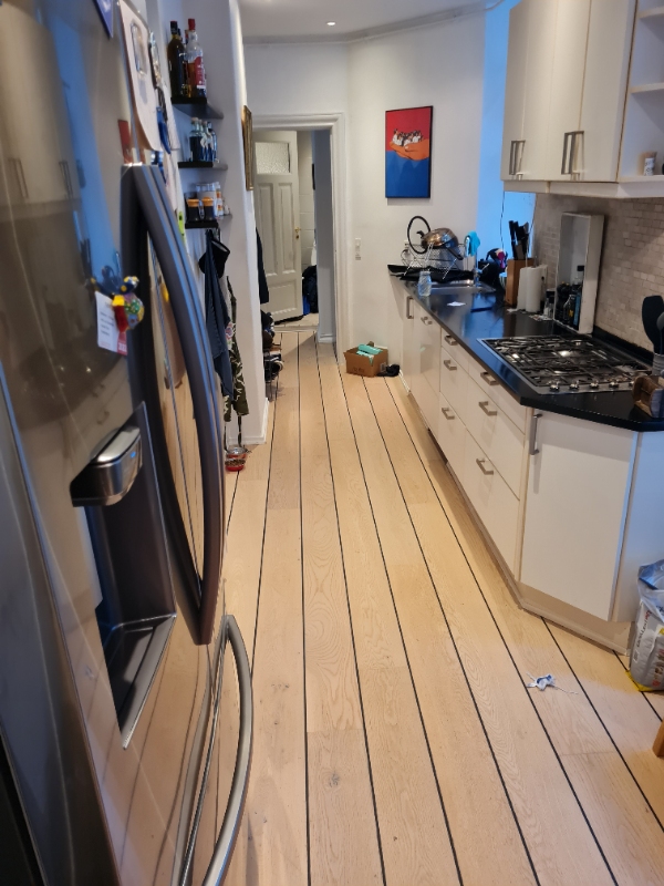 Tilslutning af vand tilamerikaner køleskab. Det står Ca 3 meter fra håndvask.