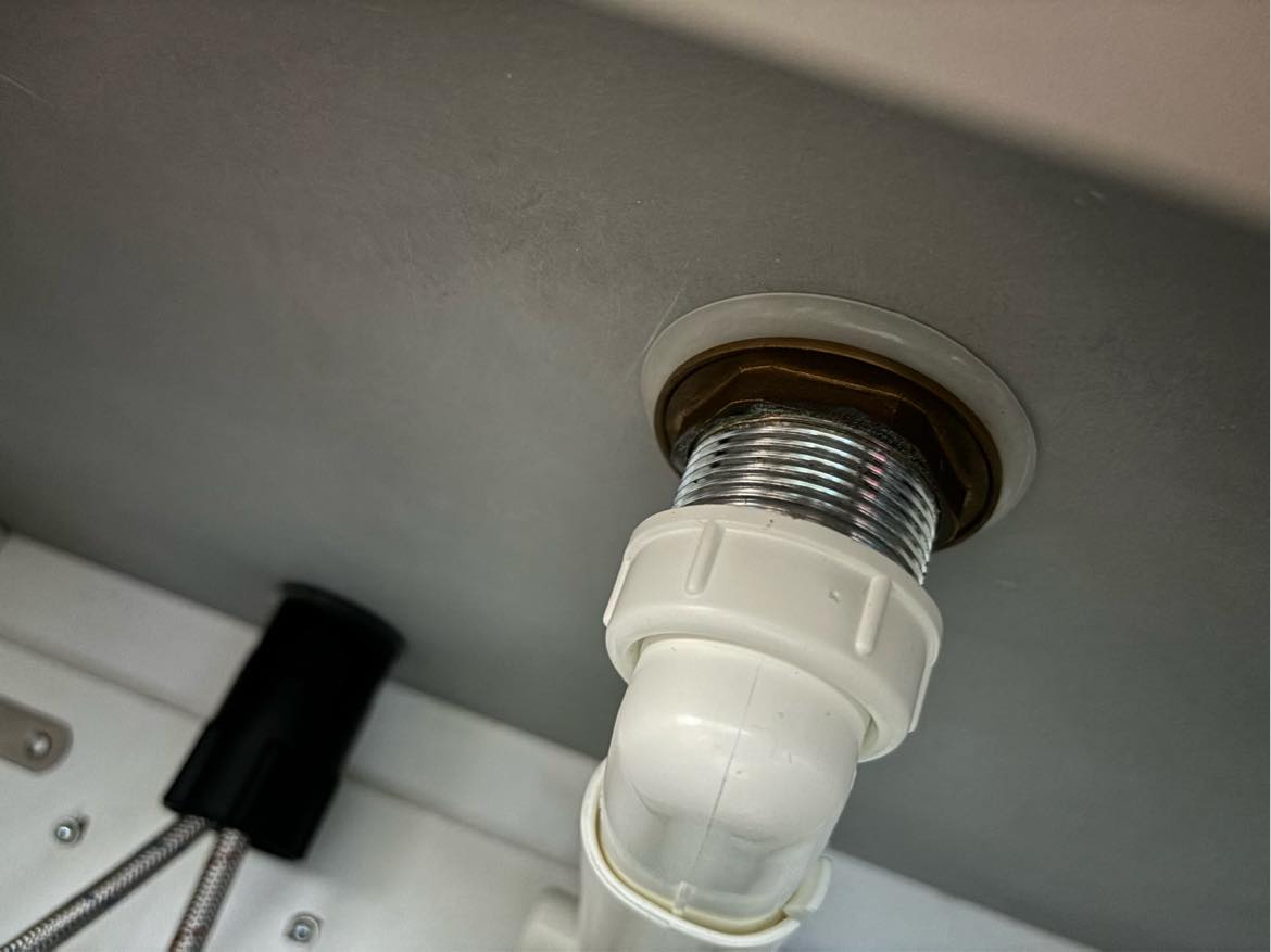 Afskaffelse og montering af ny vask