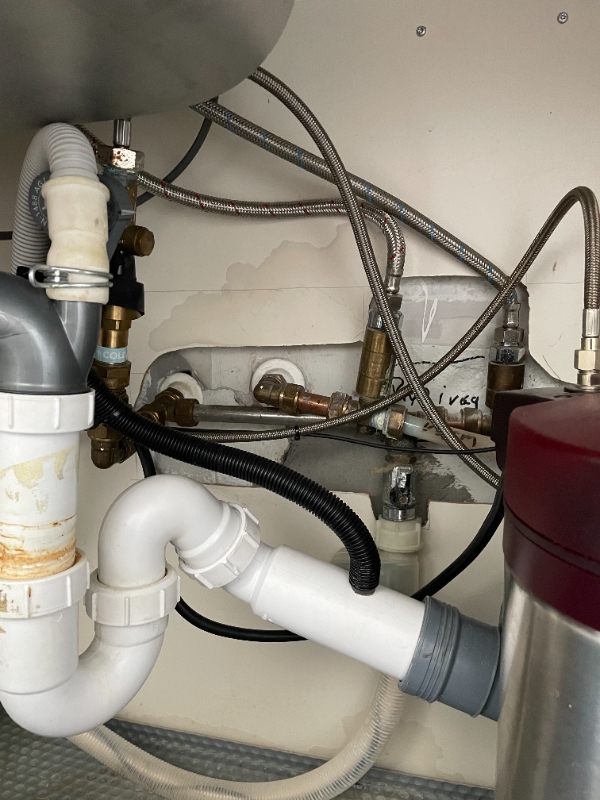 Udskiftning af kalket kran + Montering af kuglehaner