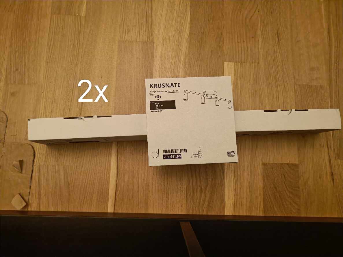 Ophængning af loftlamper x4, en hylde og et spejl