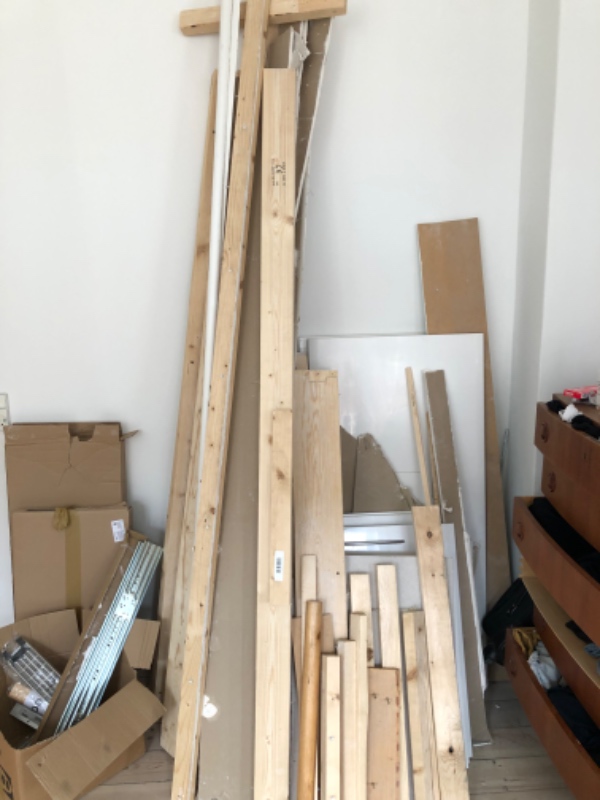 Bortskaffelse af diverse byggemateriale og gl køkkenlåger