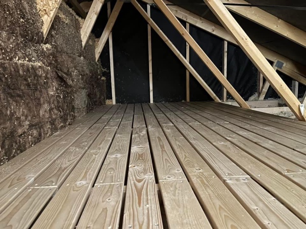 Loftsgangbro installation