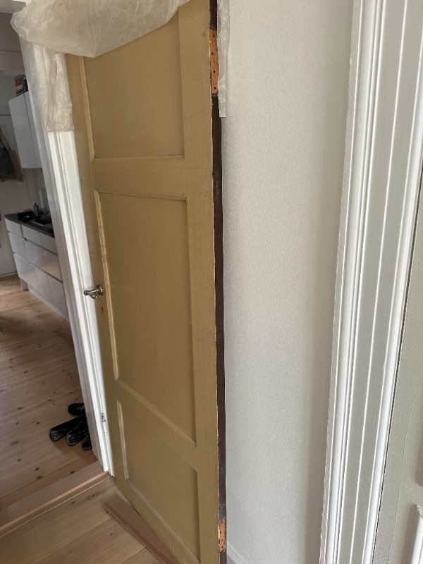 Montering af dør med nye hængsler