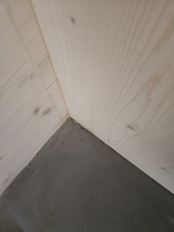 Fuge 250m2 hus langs gulv indvendigt