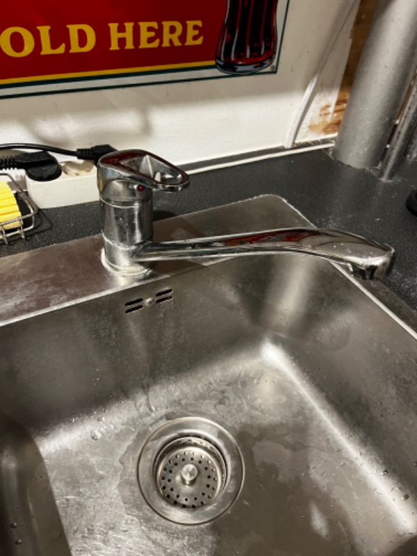 Udskiftning af vandhane i køkken