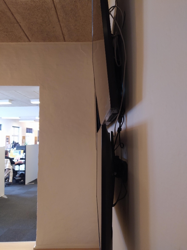 Jeg skal have hængt tre tv op på en væg