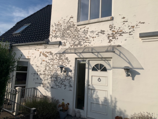Facaden skal pudses op på en side af huset