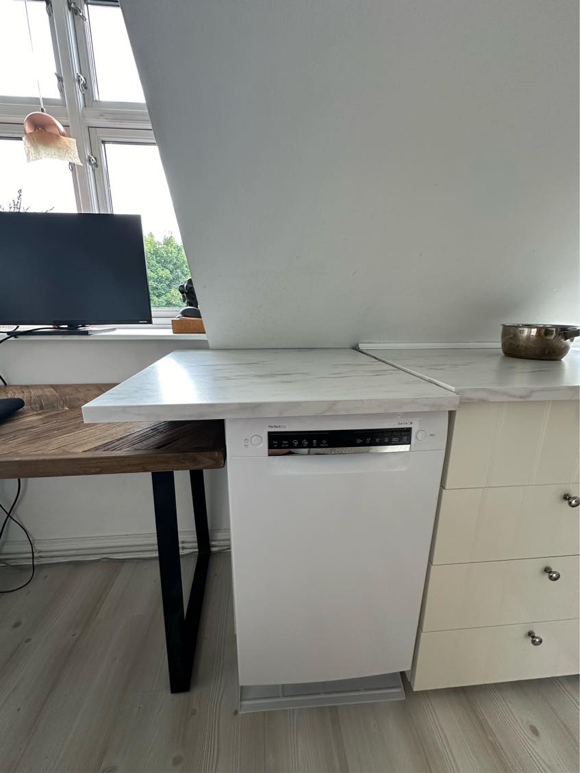 Montering af bordplade over opvaskemaskine