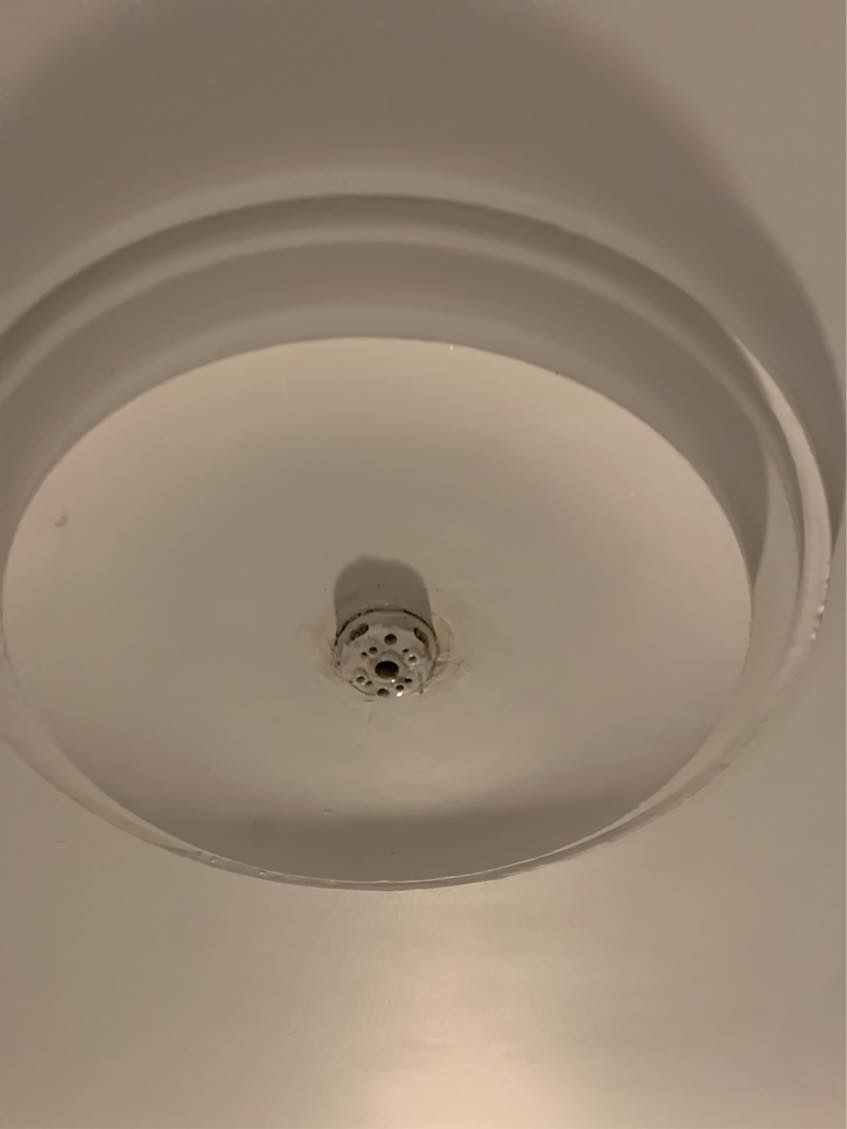 Ophæng af lampe