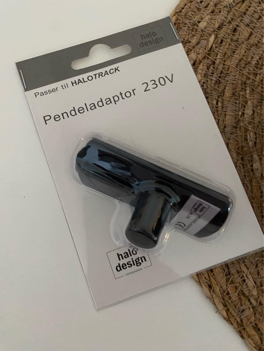 Ophæng af diverse hylder, lamper mm