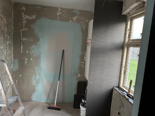 Fliselægning på badeværelse