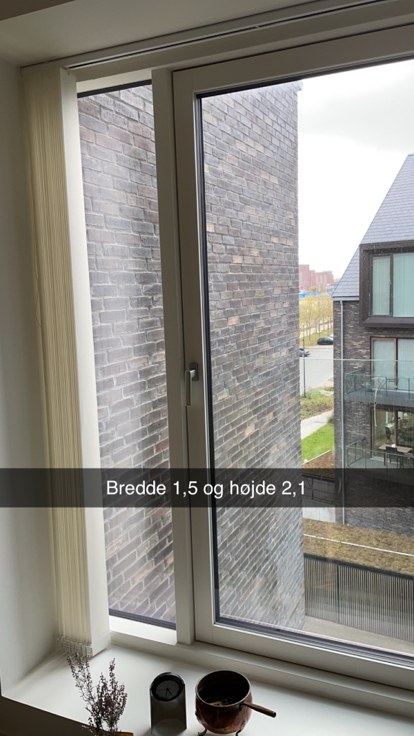 Nedtagning af 5 lamelgardiner og sætte de 4 af dem op hos underboen