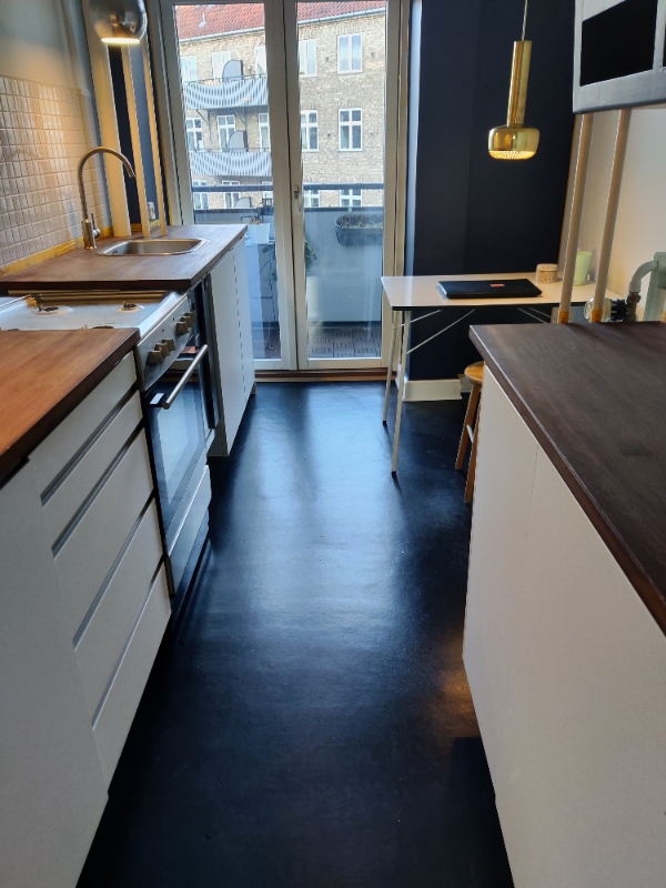 Afslibning og oliering af bordplade + tilskæring og påsætning af kantlister