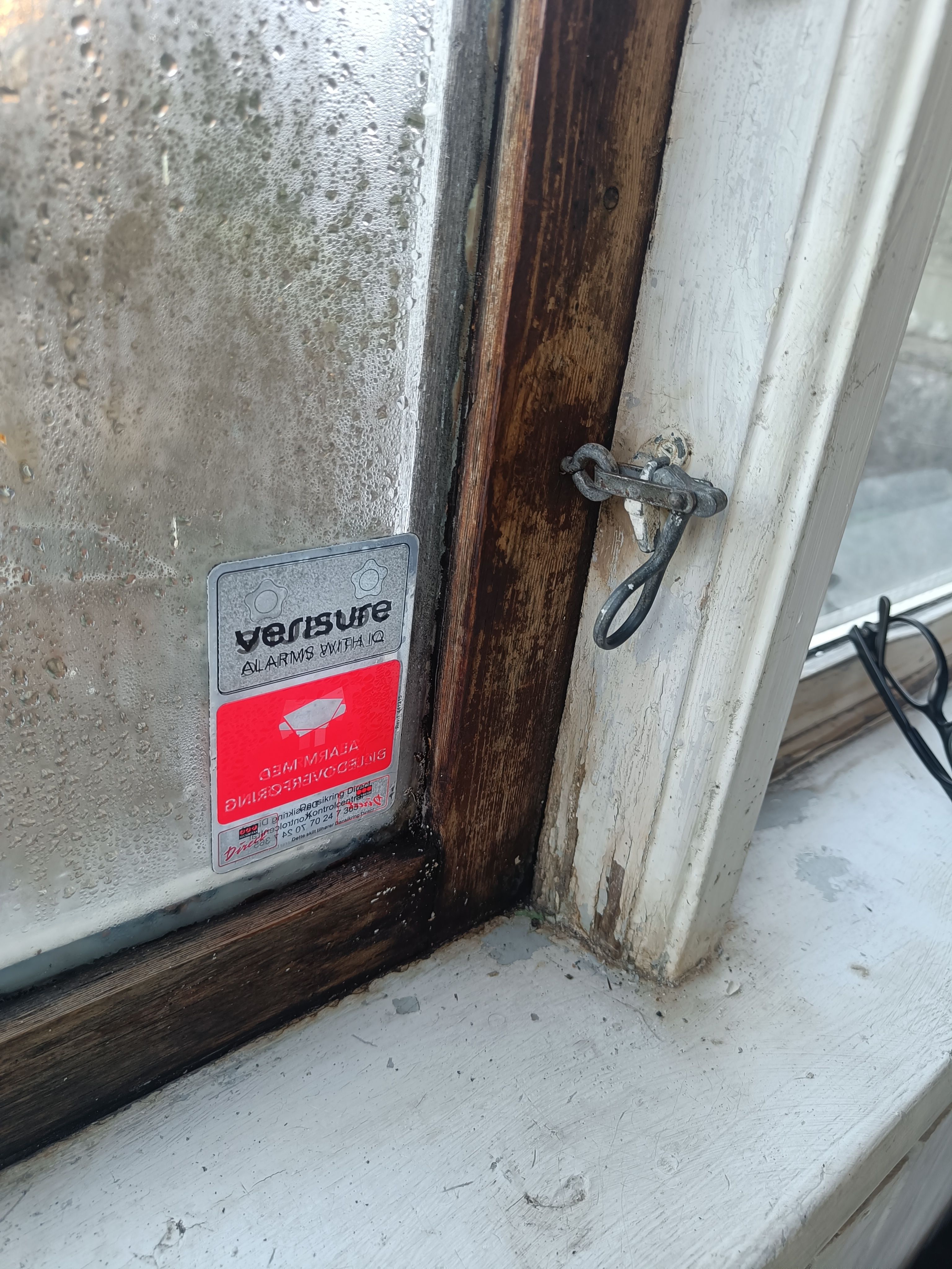 Skiftet vindueskarme samt skiftet 2 vinduer