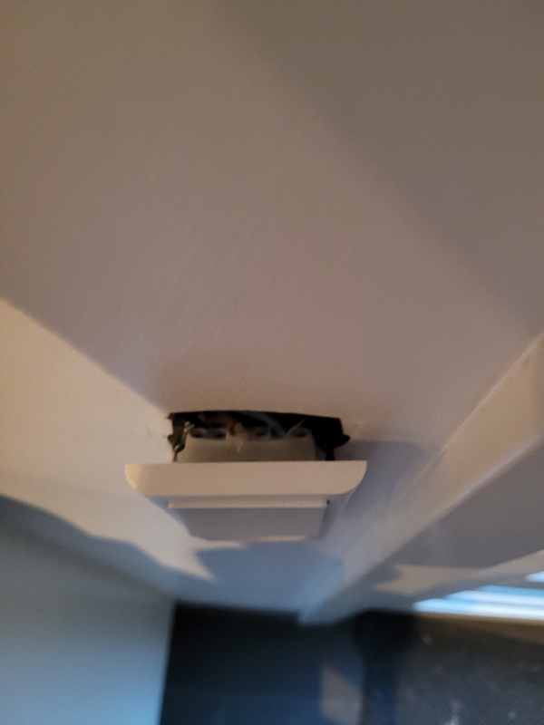 Skift af Ethernetstik i væg og fastsætte stikkontakt