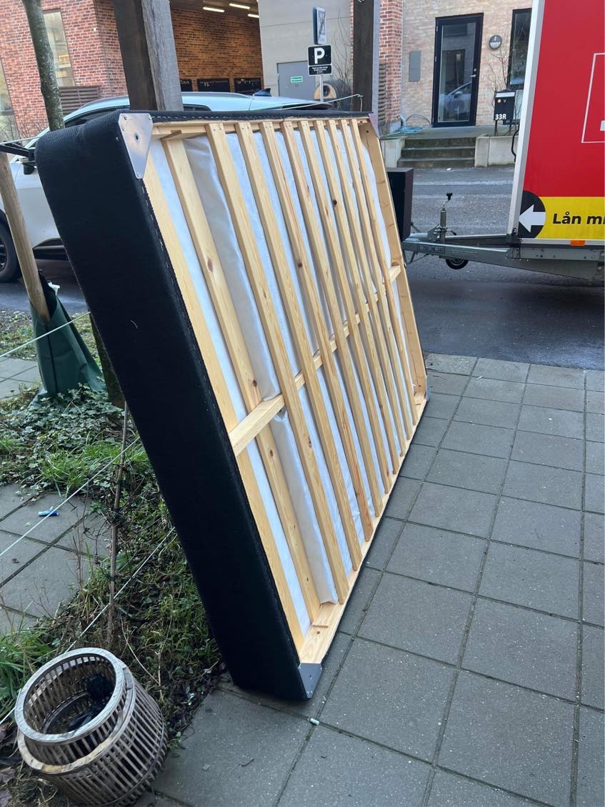 Afhentning af seng og kommode