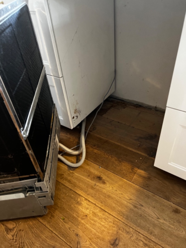 Opvaskemaskine afmonteres og bortskaffes, ny tilkobles