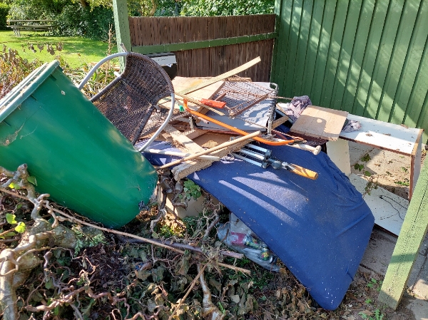 Bortkørsel af haveaffald og fliser