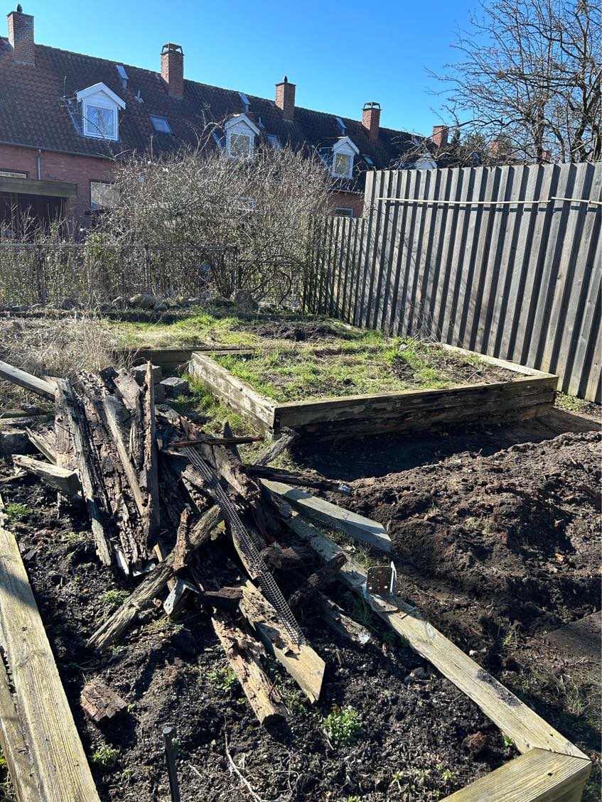 Hjælp til at fjerne højbede