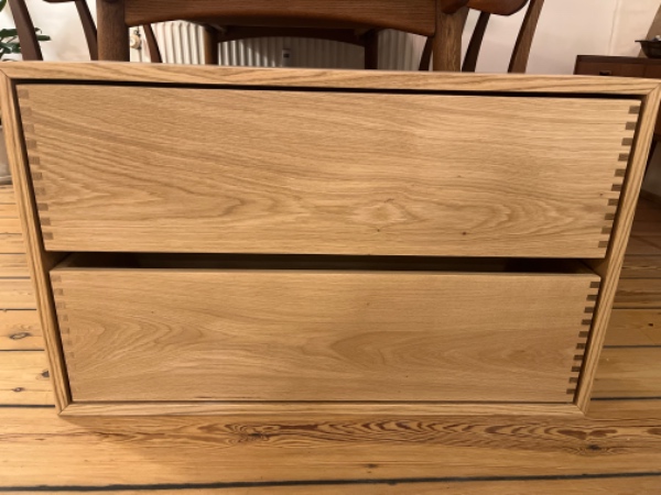 Ophæng af badeværelsesmøbel